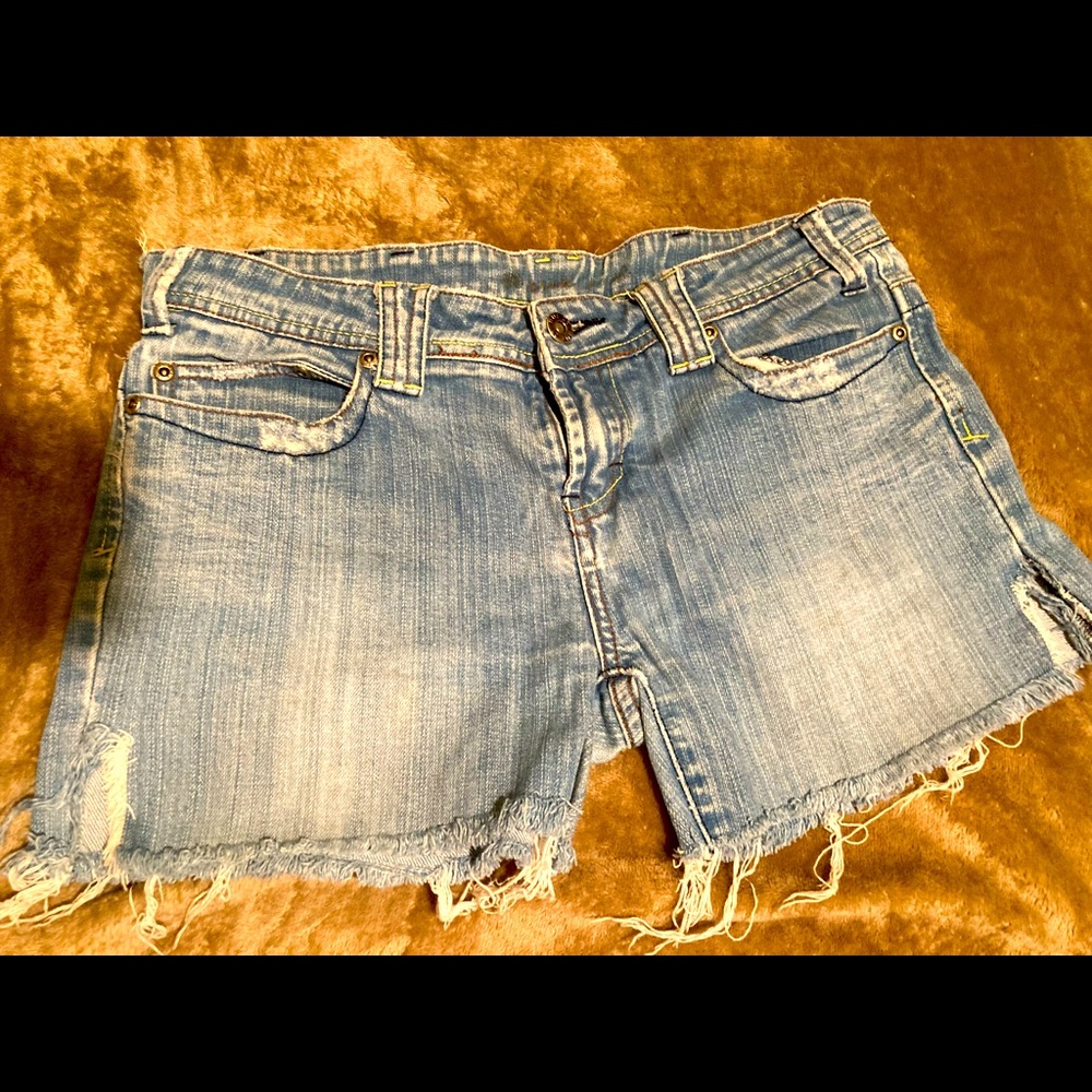 DONATED💥RUE 21 Distressed Shorts